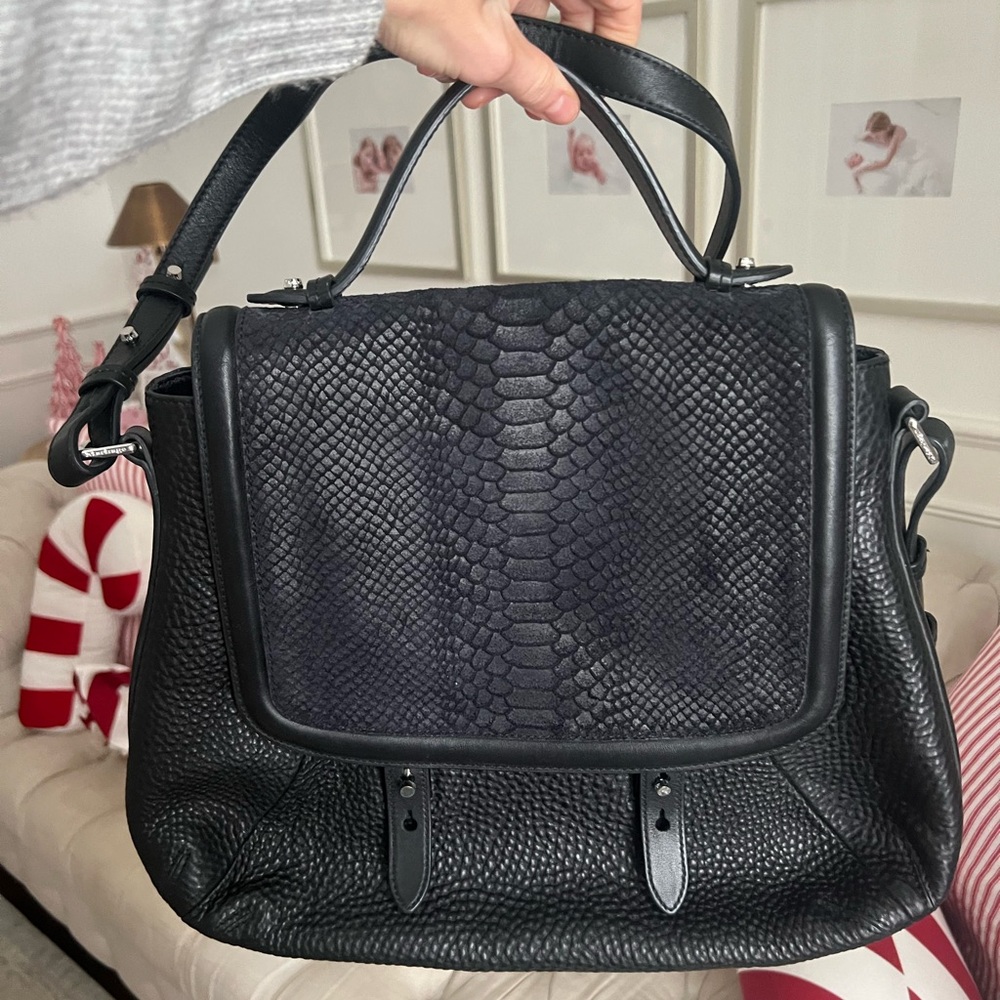 Mackage Carrie Large Messenger
Crossbody In Black